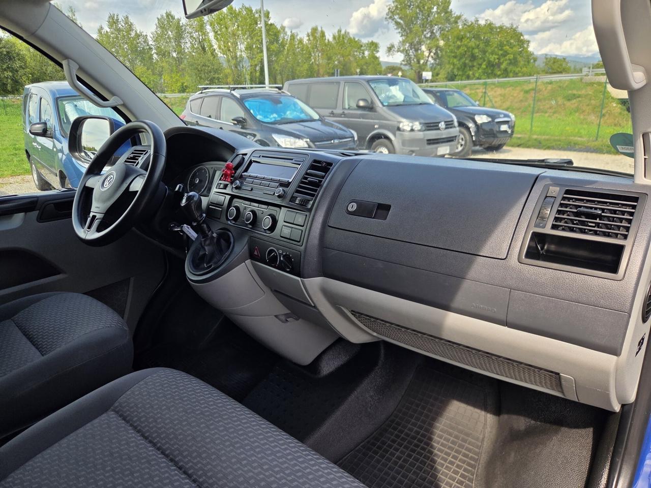 VENDIAMO VOLKSWAGEN T5 TRANSPORTER 9 POSTI 2.0TDI
