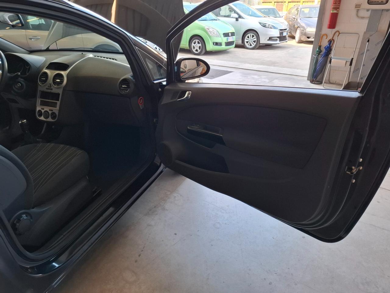 Opel Corsa 1.2 3 porte Sport