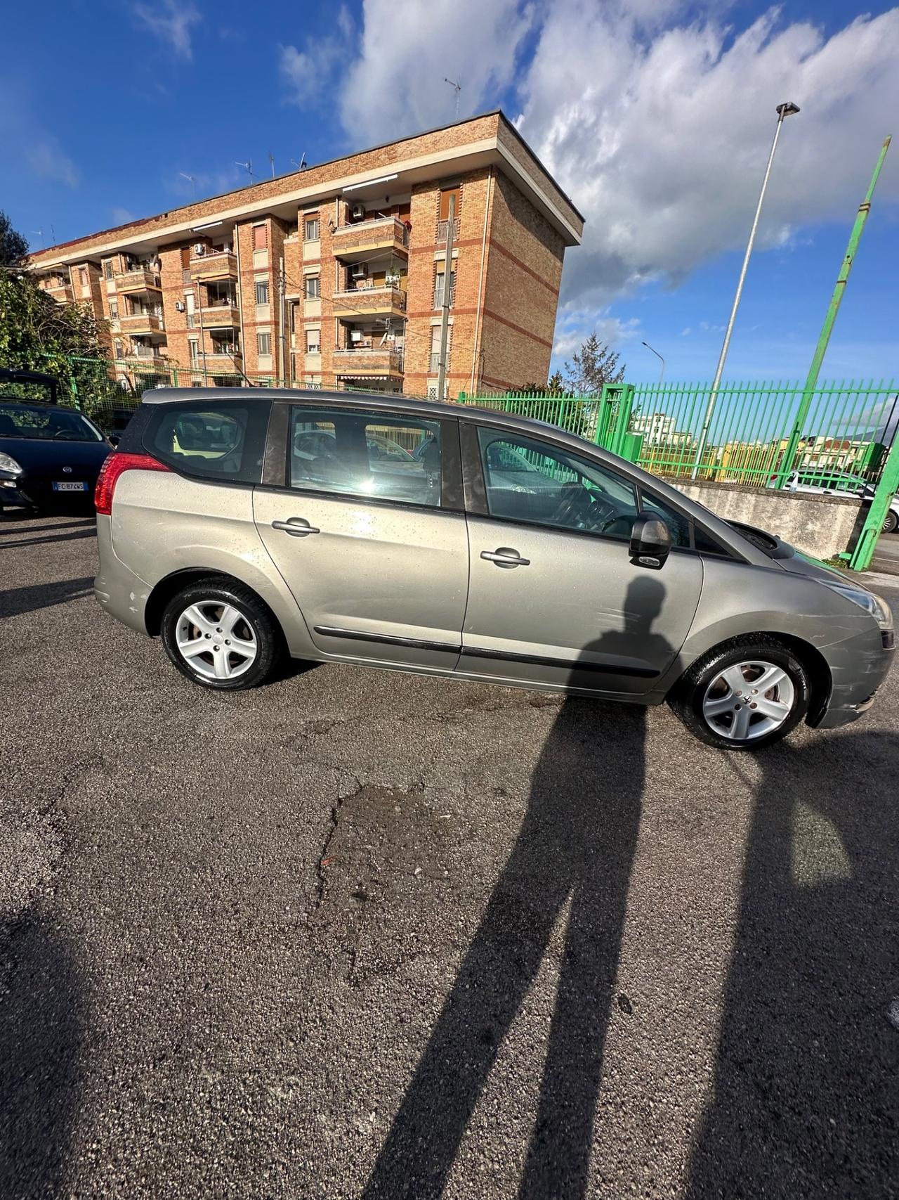 Peugeot 5008 1.6 HDi 110CV Féline