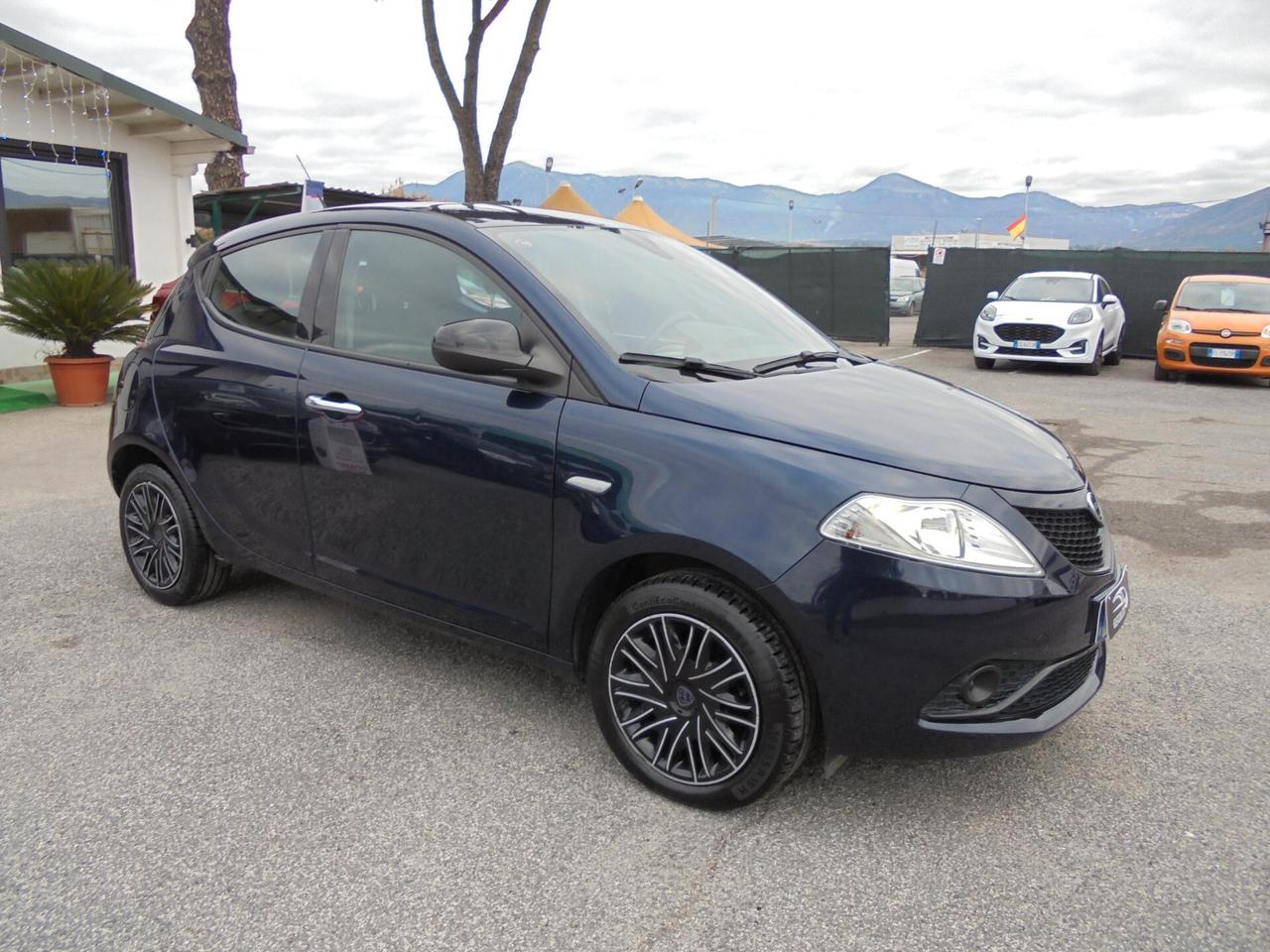 Lancia Ypsilon 1.2 69 CV 5 porte S&S Gold