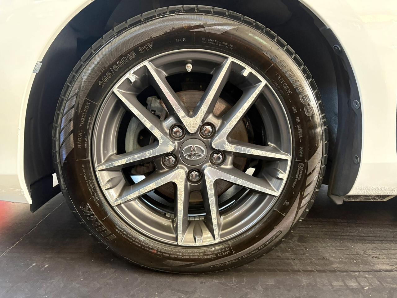 Toyota Auris Touring Sports 1.8 Hybrid Lounge
