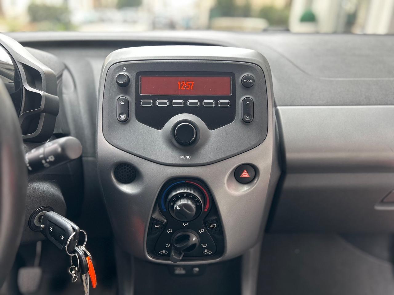 Toyota Aygo Connect x-clusiv 1.0 72cv 5p *NEOPATENTATI*STUPENDA*