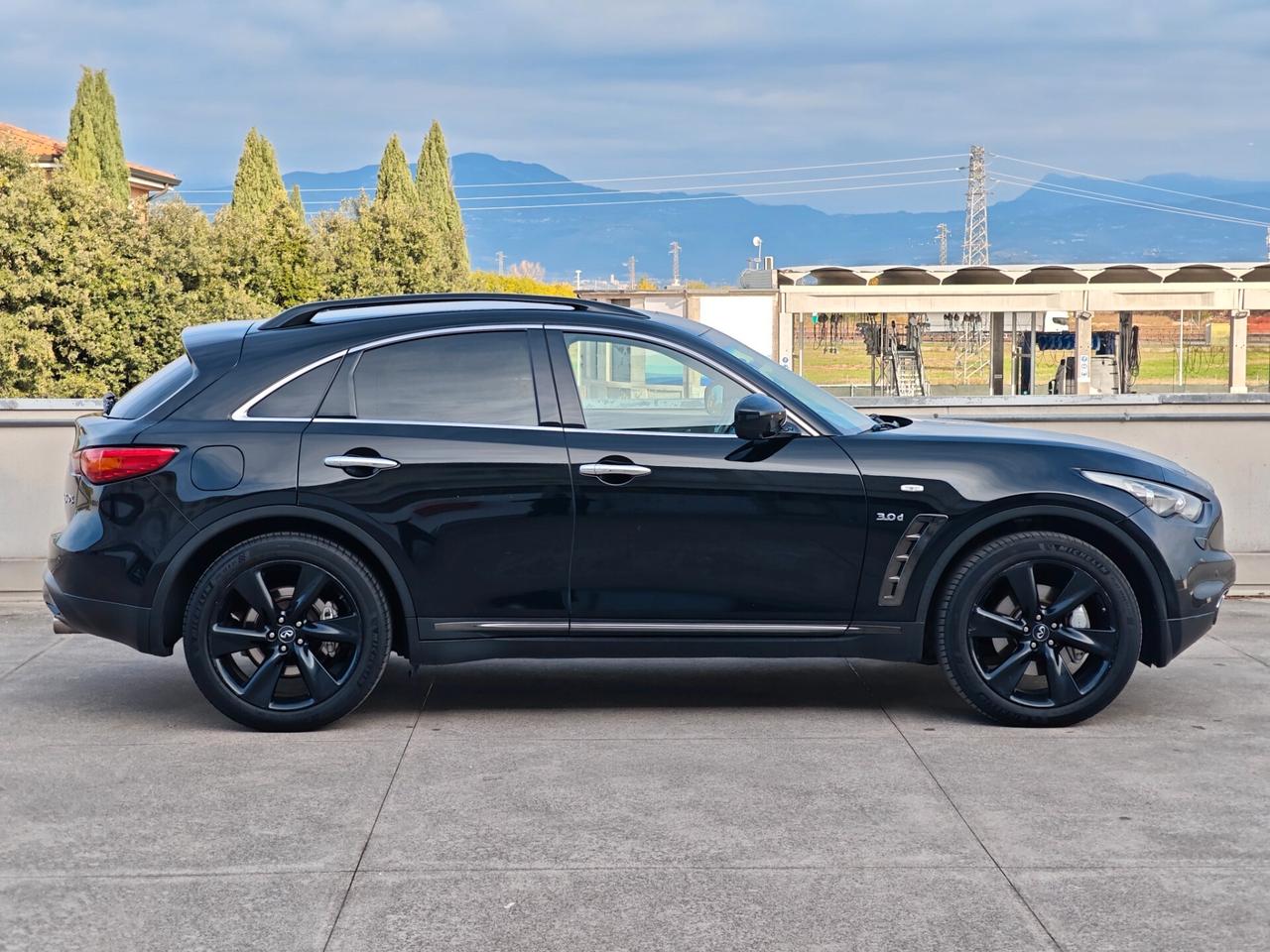 Infiniti QX70 3.0 diesel V6 AT S