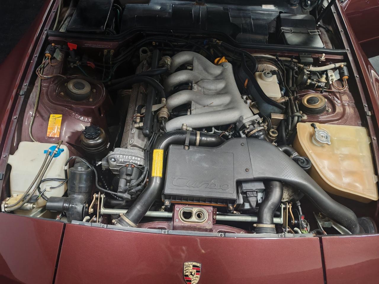 Porsche 944 Turbo targa oro