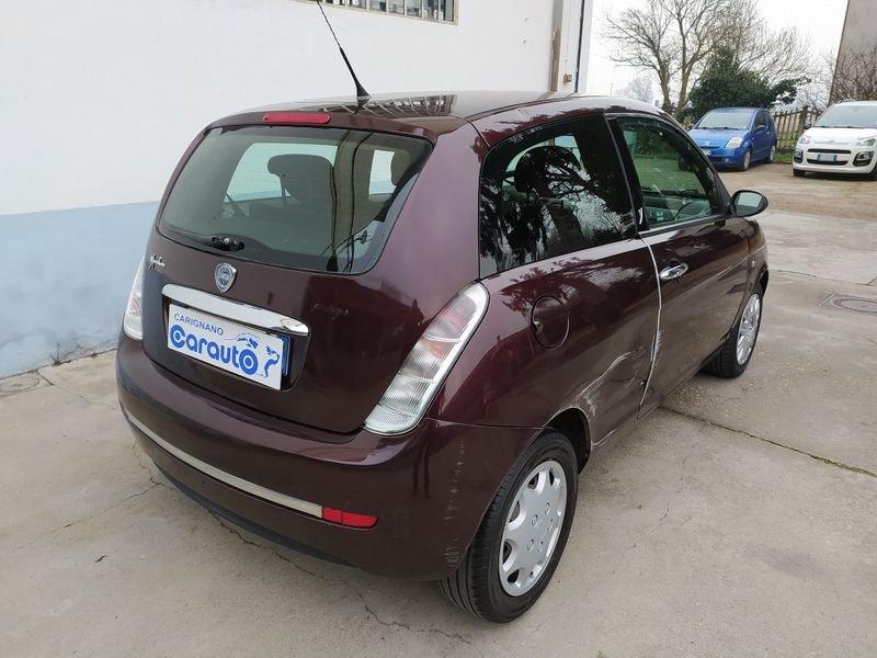 Lancia Ypsilon 1.3 MJT 75 CV Oro