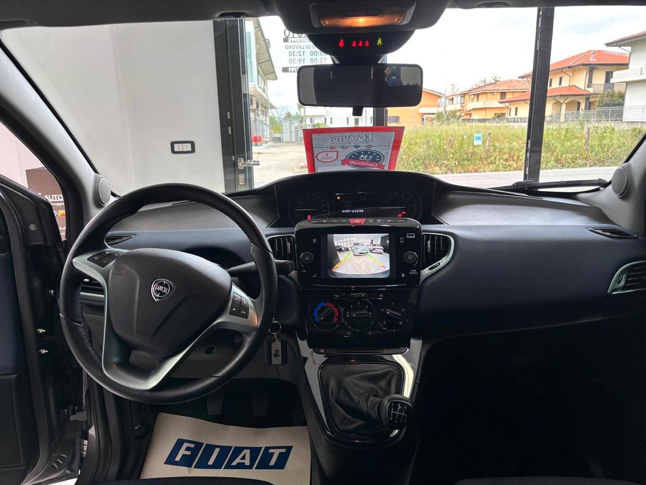 Lancia Ypsilon 1.0 FireFly 5 porte S&S Hybrid Platino