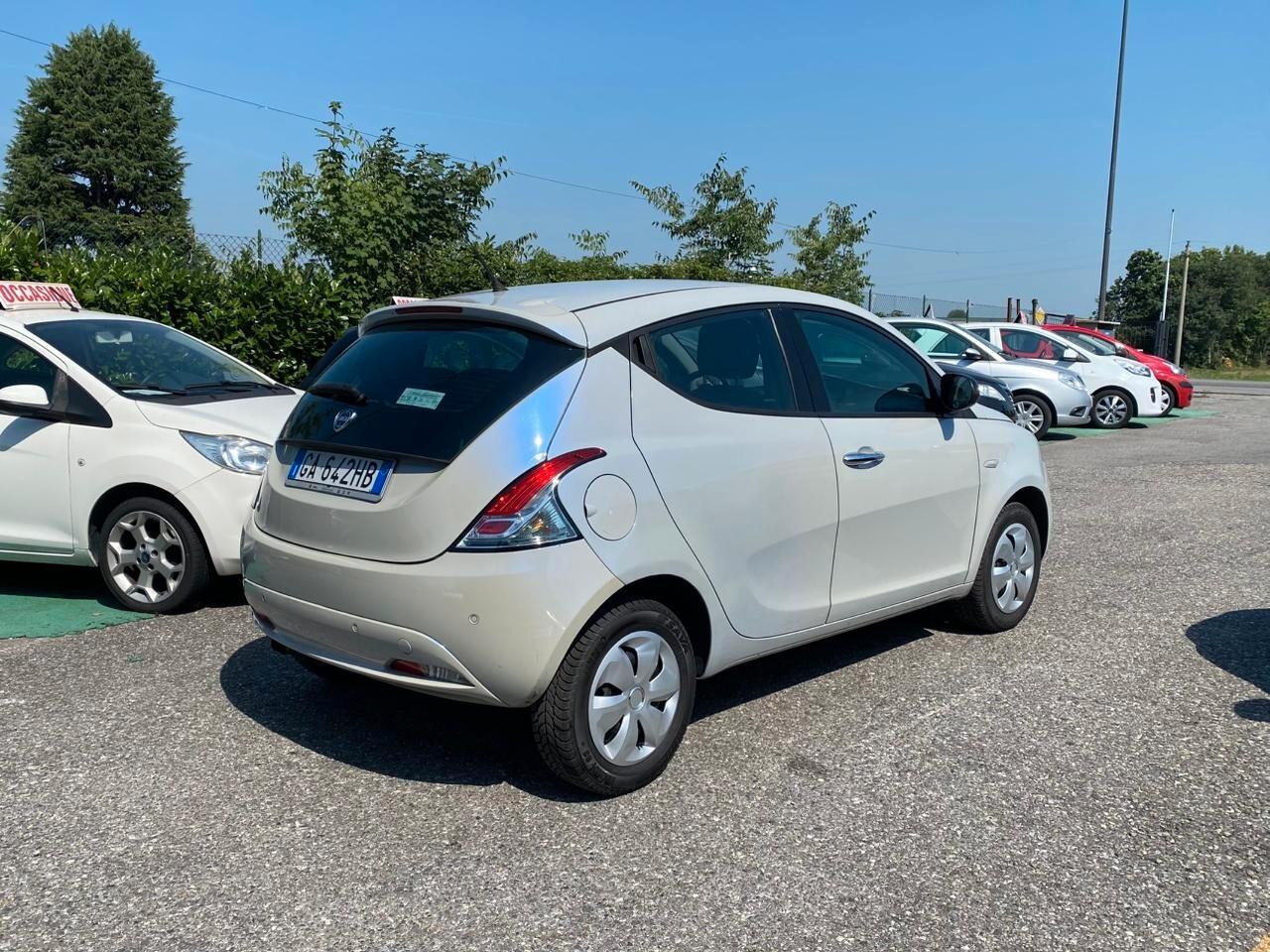 Lancia Ypsilon 1.2 69 CV 5 porte S&S Platinum