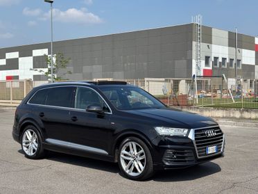 Audi Q7 3.0 TDI 272 CV quattro S LINE,TAGLIANDI CERTIFICATI