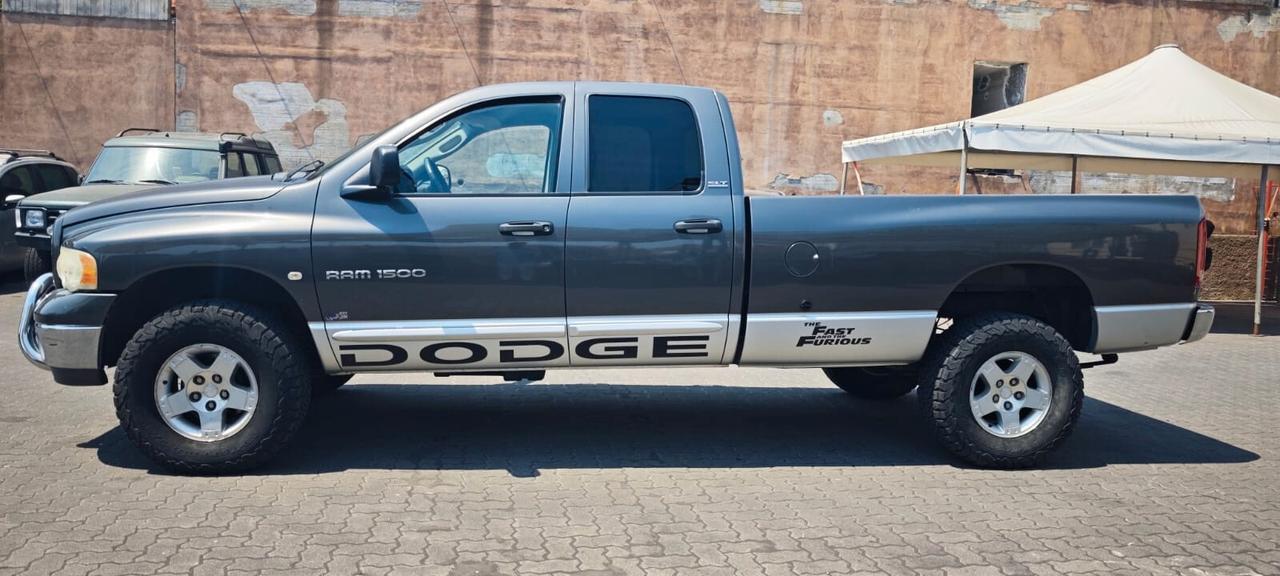 Dodge RAM 1500 SLT Long Cab 5.9 CC V8