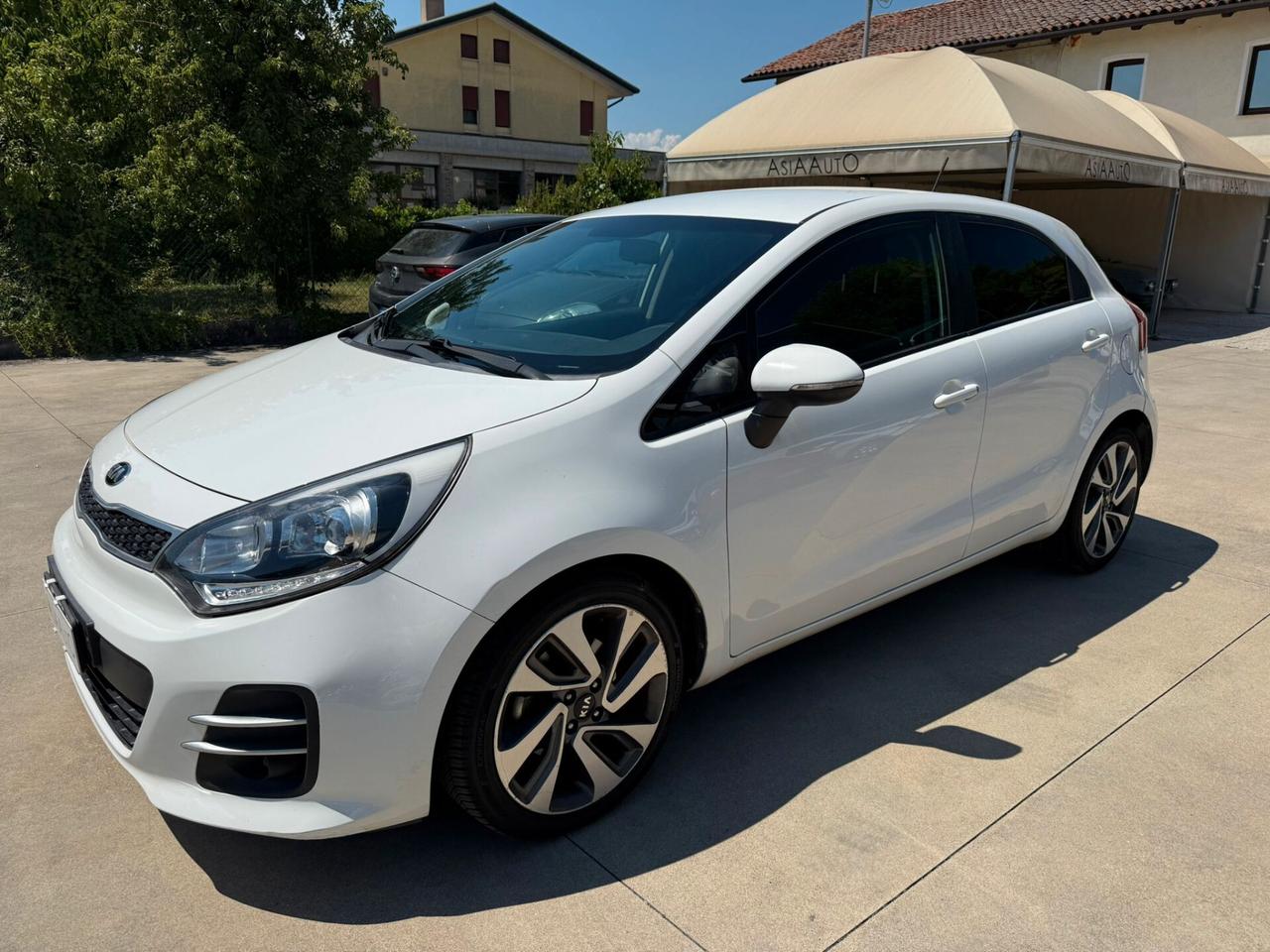 Kia Rio 5p 1.4 crdi diesel e6 carrozzeria da rivedere