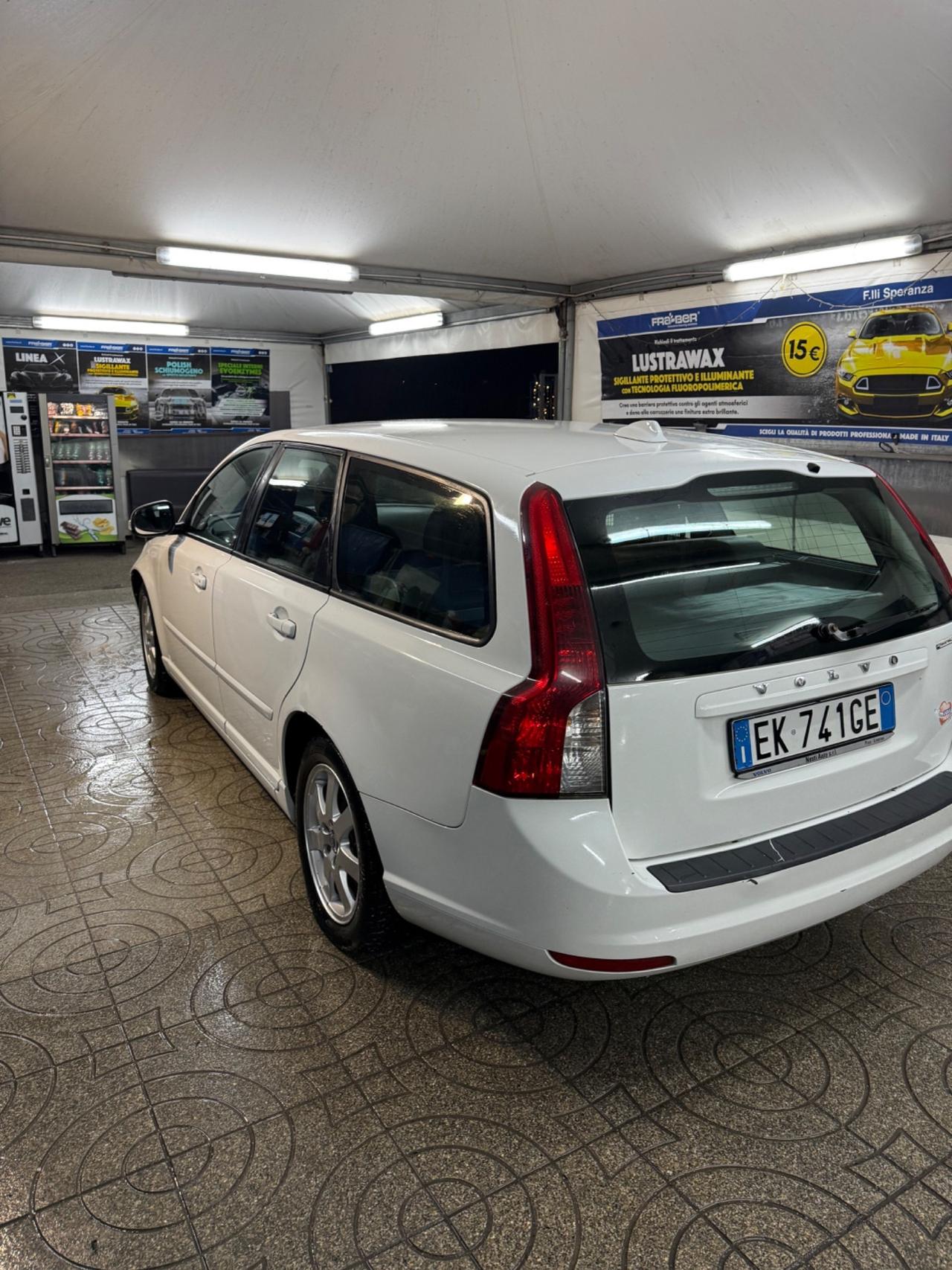 Volvo V50 D2 R-design