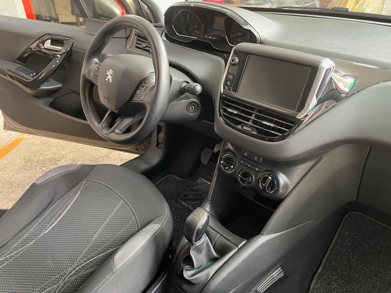 Peugeot 208 1.2 VTi 82 CV 5 porte 83.000KM!!!