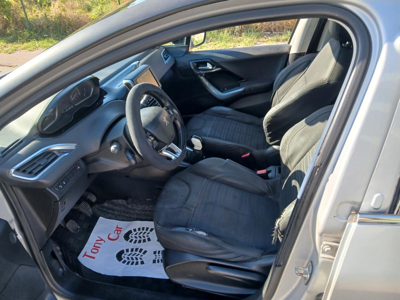 Peugeot 208 1.4 HDi 68 CV 5 porte Allure