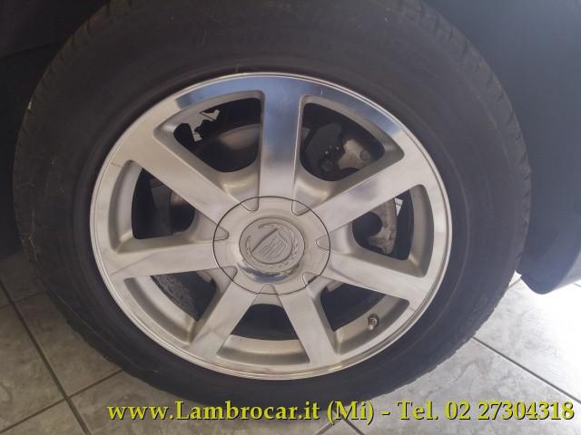 CADILLAC SRX 4.6 V8 aut. AWD Sport Luxury