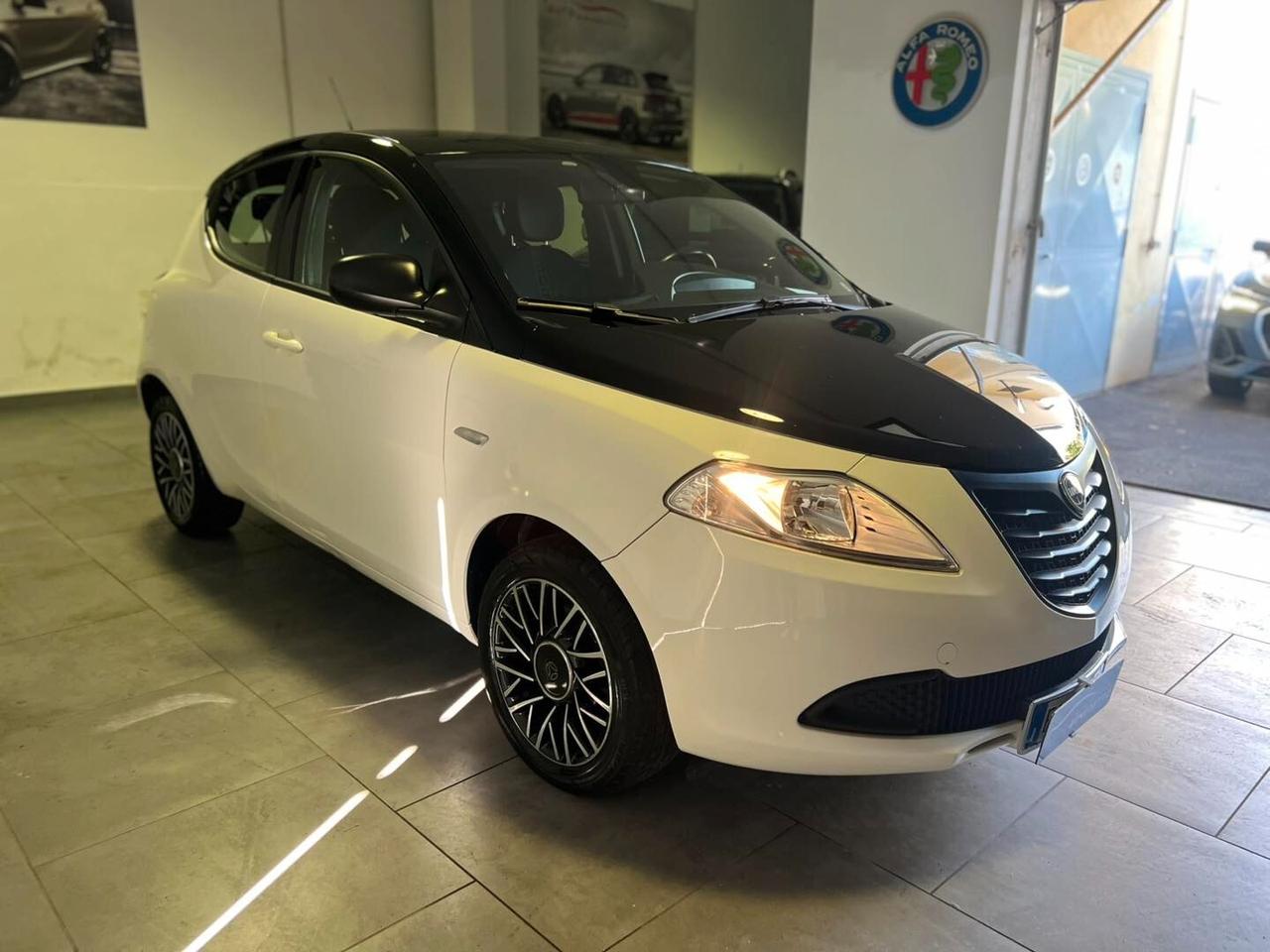 LANCIA YPSILON 1.2 S MOMODESIGN 2015