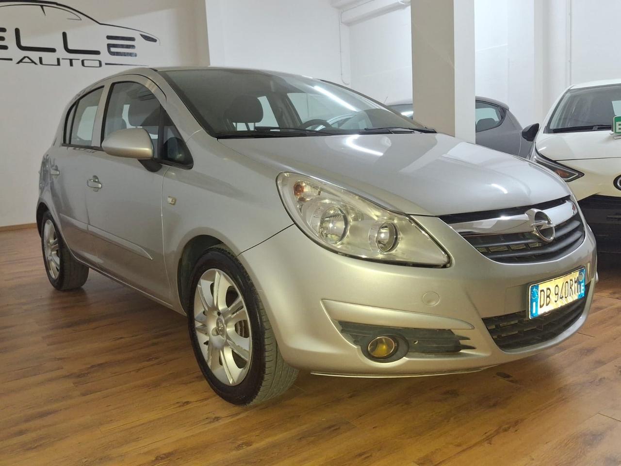 Opel Corsa 1.2 5 porte Cosmo