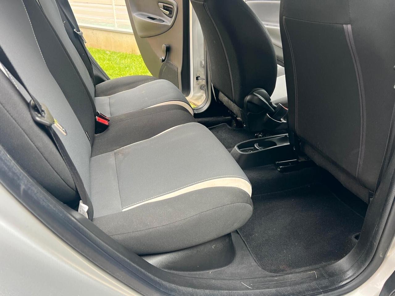 LANCIA YPSILON 1.2 69cv 5p SILVER UNICO PROP.