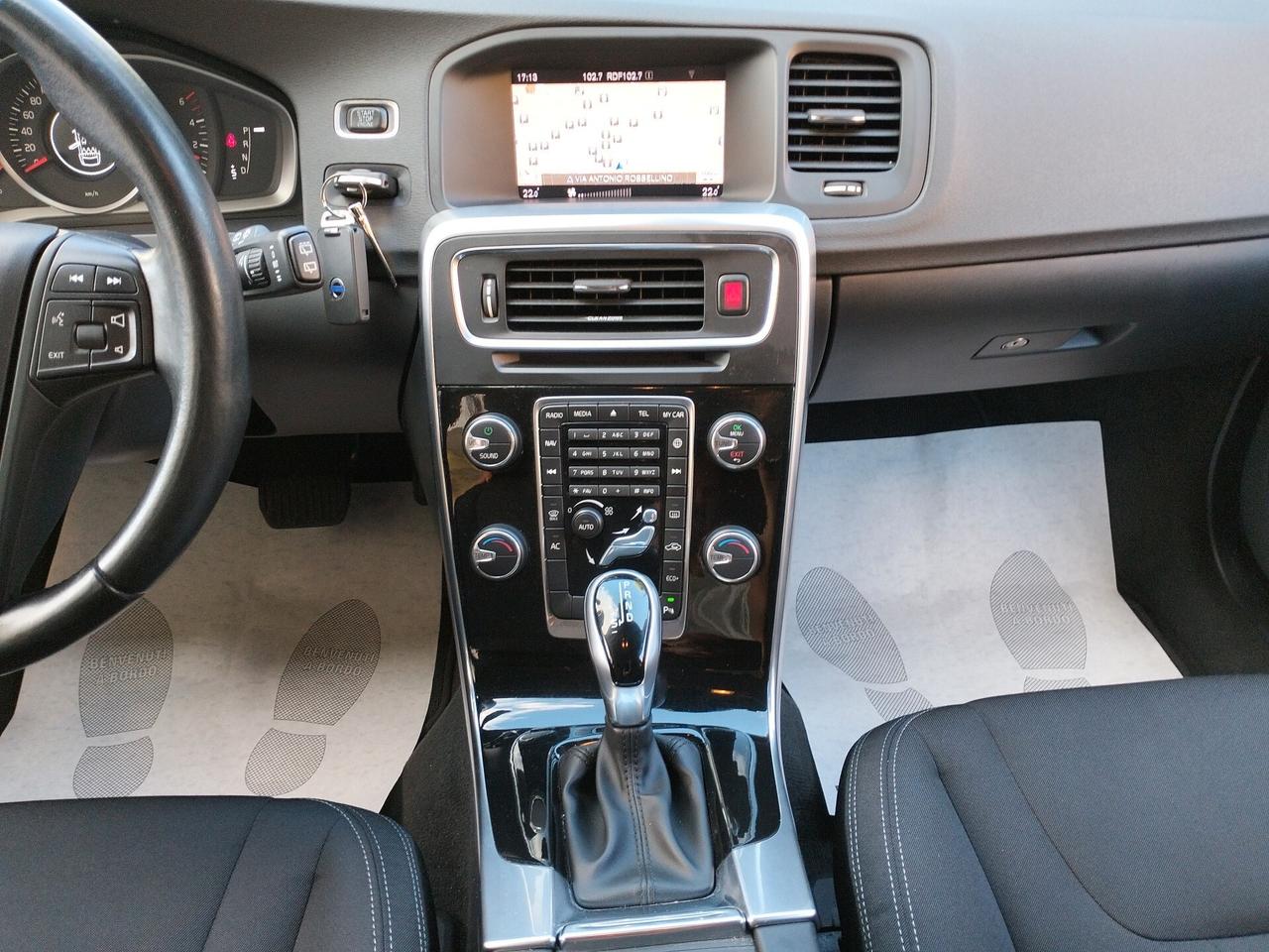 Volvo V60 D2 Geartronic Momentum