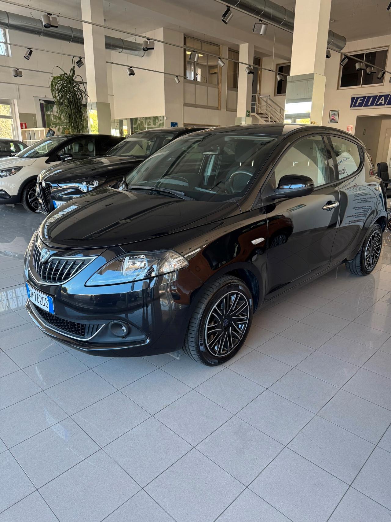 Lancia Ypsilon 1.0 FireFly 5 porte S&S Hybrid Ecochic Gold