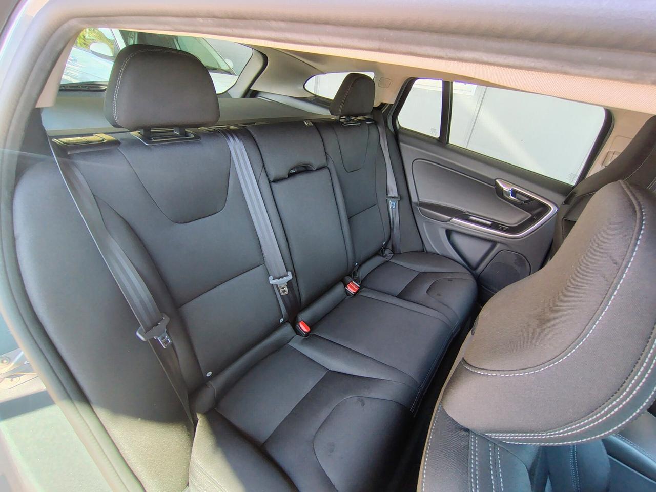 Volvo V60 D2 R-design