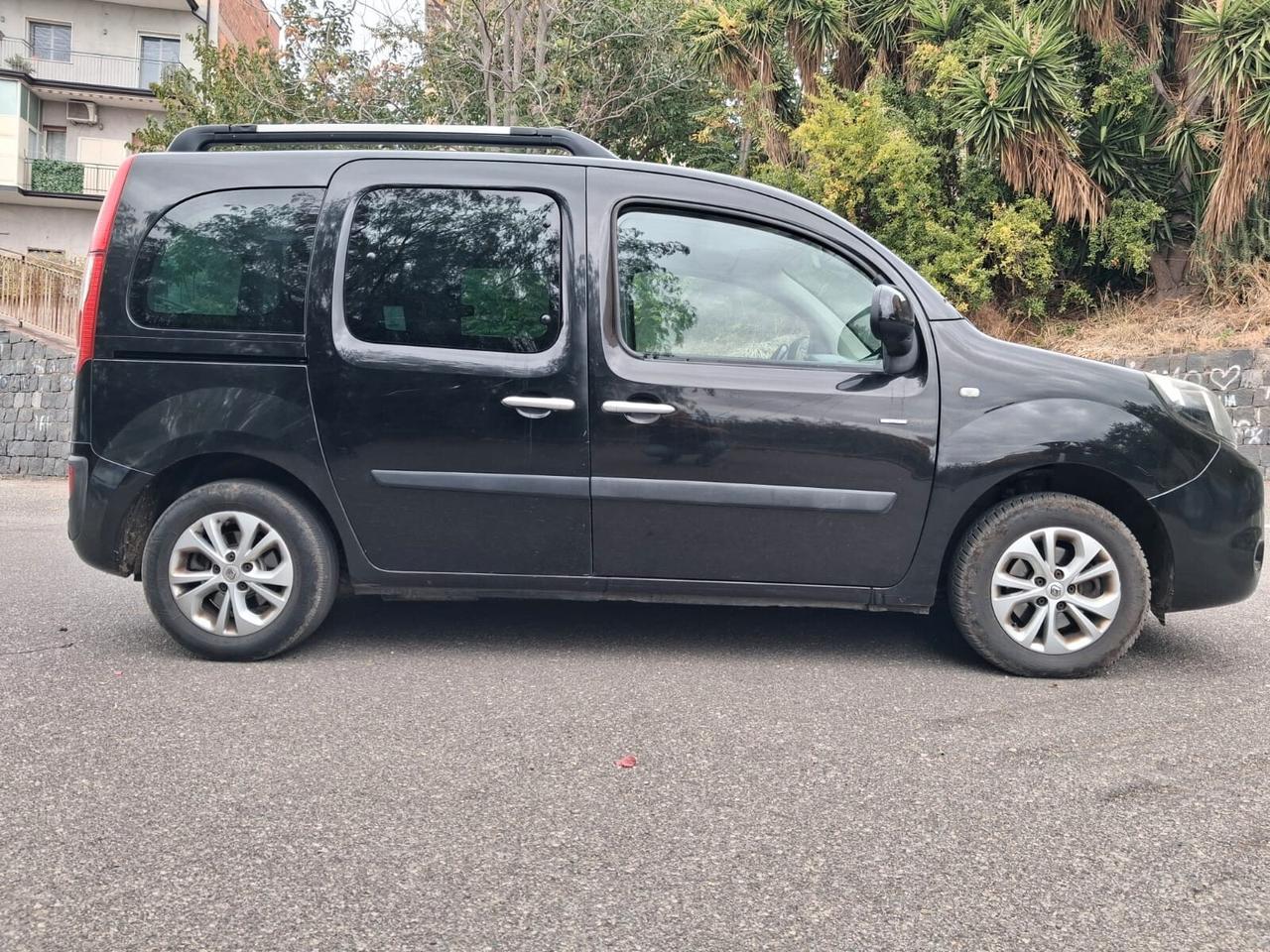 Renault Kangoo Pianale ribassato con rampa disabili in carrozzina