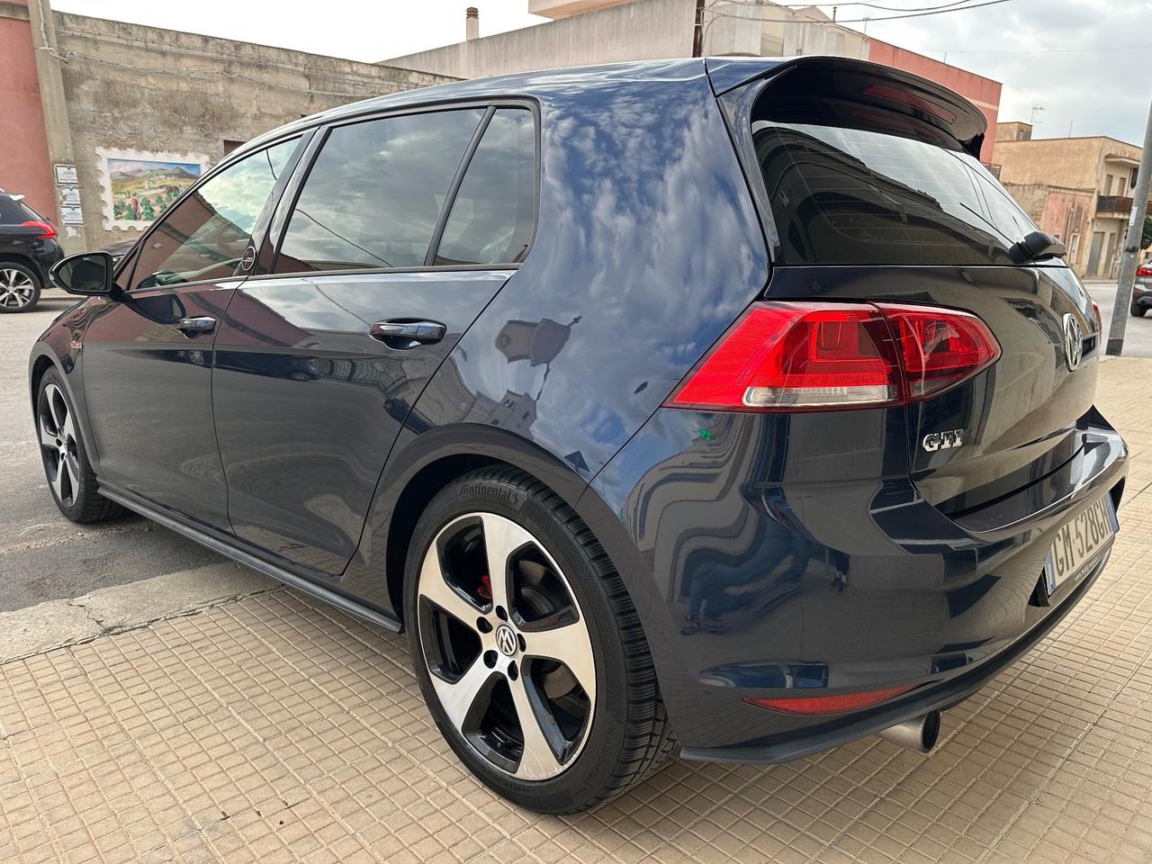 Volkswagen Golf VII GTI 2.0 211CV PANAMERICANA