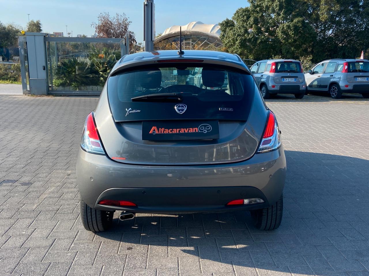 Lancia Ypsilon 1.0 firefly hybrid Gold