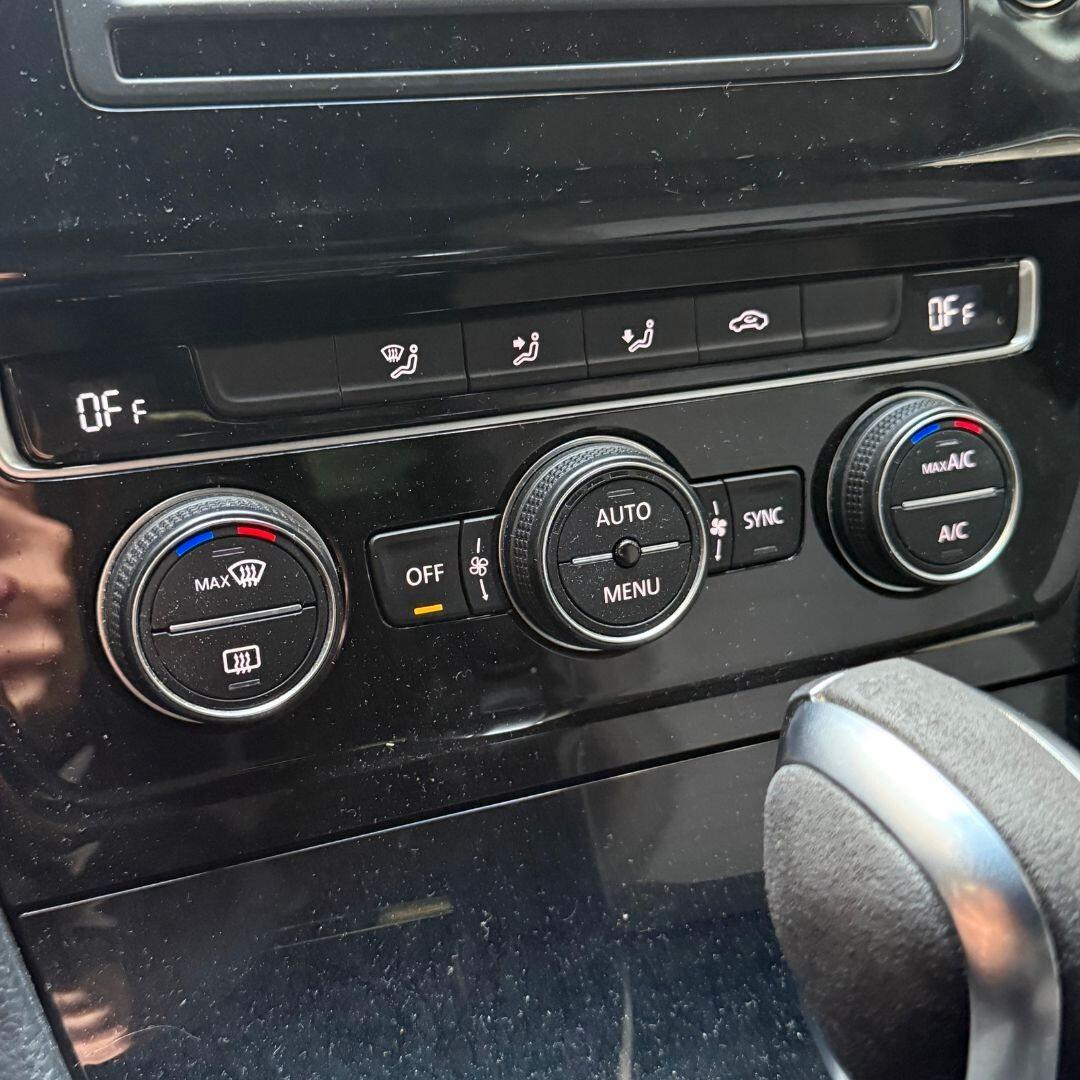 Volkswagen Golf 1.6 TDI 110cv allestimento R-Line