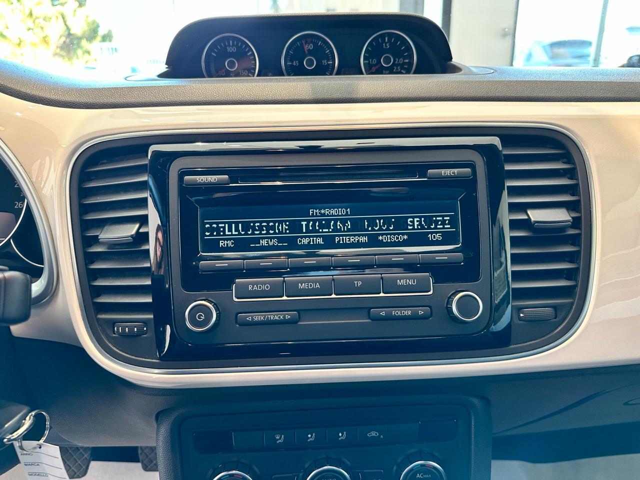 Volkswagen Maggiolino 1.6 TDI 105 CV Design 2012