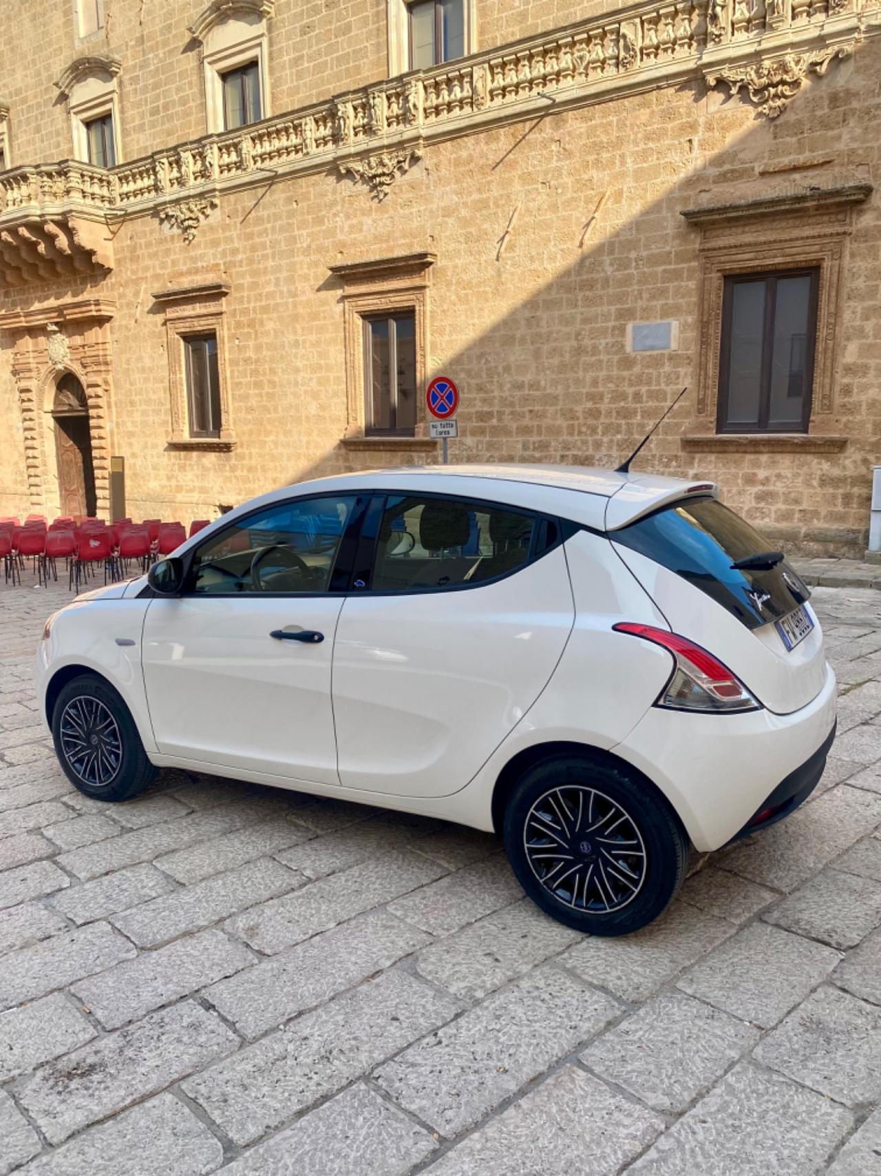 Lancia Ypsilon 1.2 69 CV 5 porte S&S Elefantino Blu