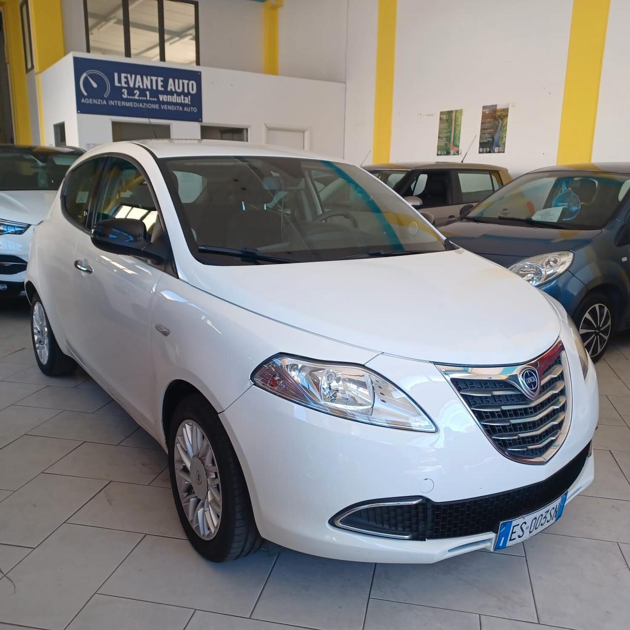 NEOPATENTATI LANCIA YPSILON 1.2 OTTIMO STATO