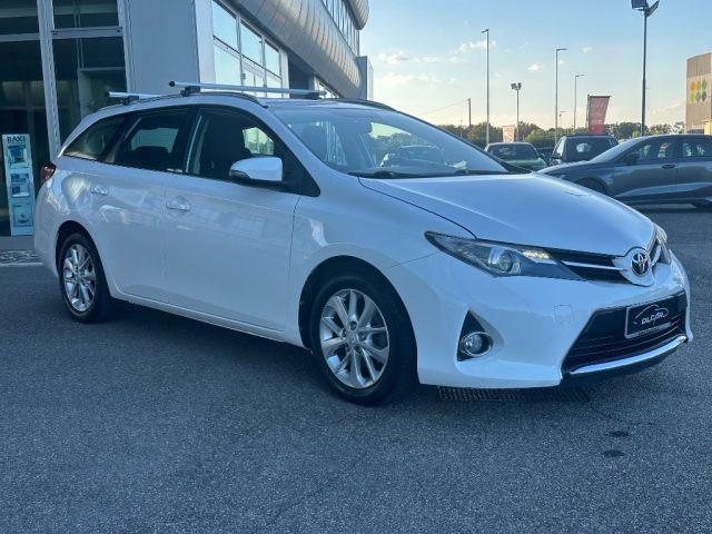 TOYOTA Auris Touring Sports 1.4 D-4D Lounge