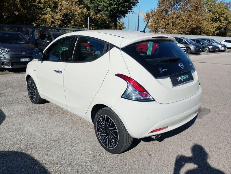Lancia Ypsilon Ypsilon 1.0 firefly hybrid Gold s&s 70cv