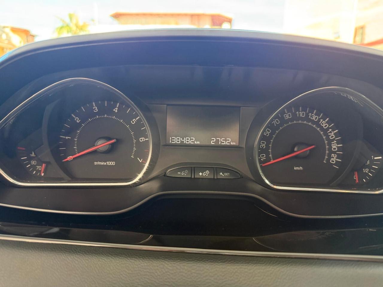 PEUGEOT 208 1.2 BENZINA CON 138.000 KM 2015
