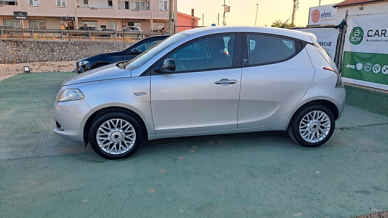 Lancia Ypsilon 1.2 69 CV 5 porte Gold