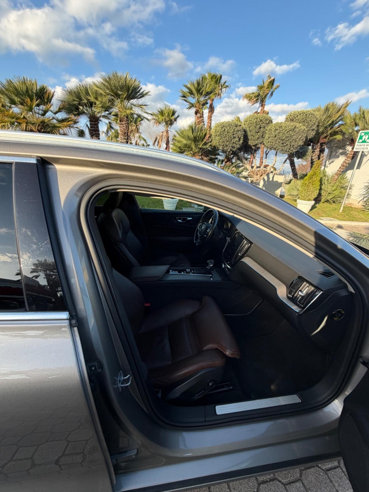 Volvo V60 D3 R-design