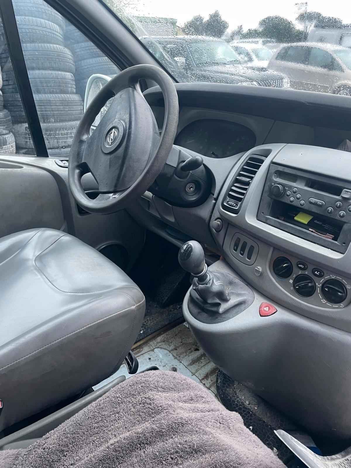 Opel Vivaro 1.9 CDTI Furgone con problemi al motore