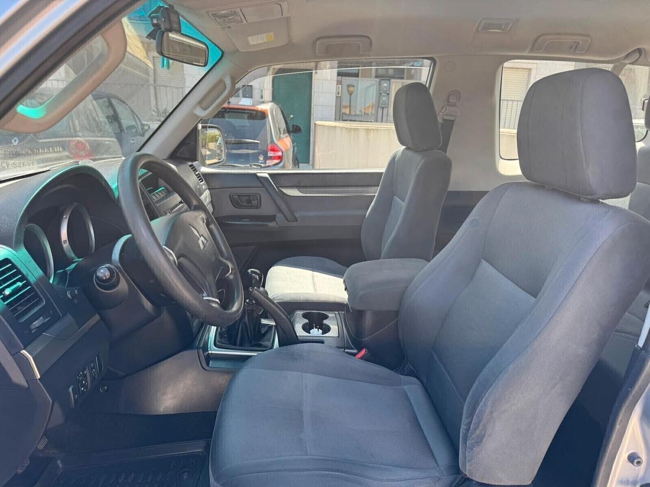 Mitsubishi Pajero 3.2 DI-D 16V aut. 3p. Instyle 200 CV gancio traino