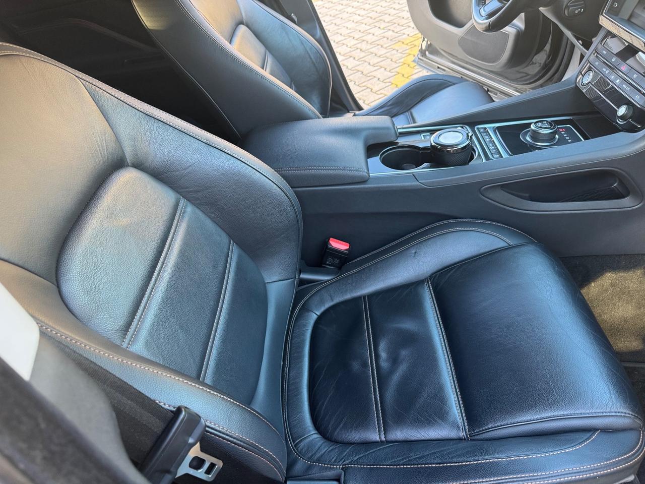 Jaguar F-Pace 2.0 D 180 CV 4x4 Euro 6b