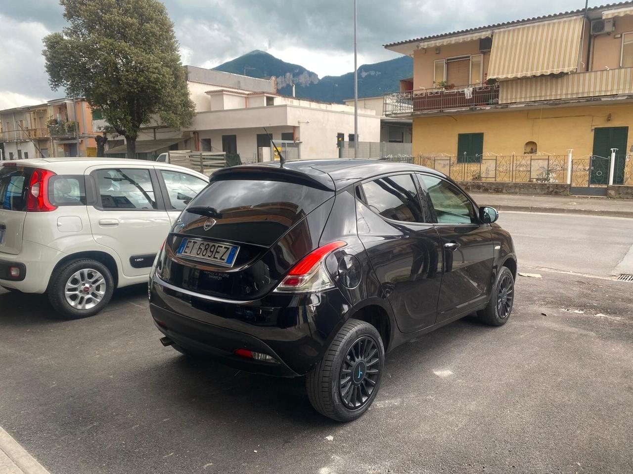 Lancia Ypsilon 0.9 TwinAir 85 CV 5 porte Metano Ecochic Gold
