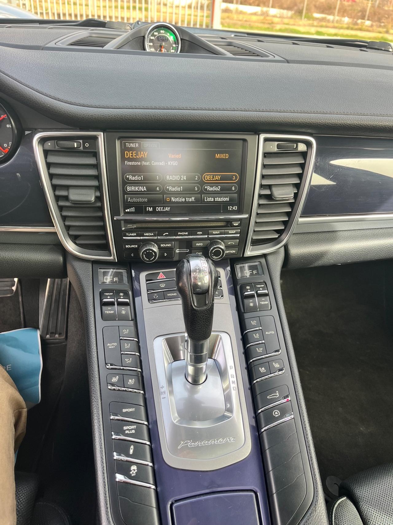 Porsche Panamera tetto apribile