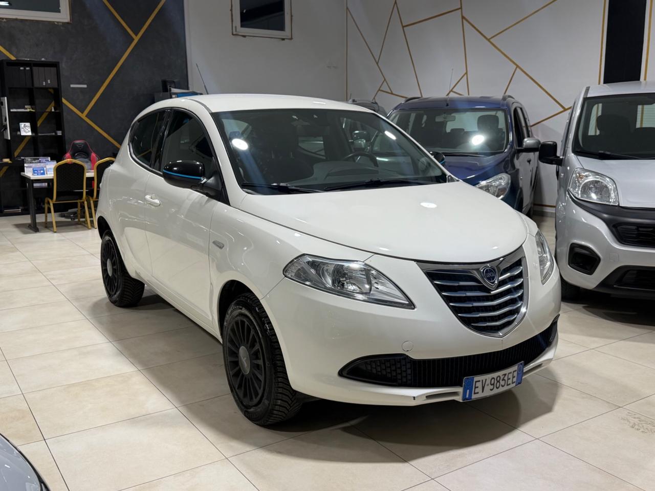 Lancia Ypsilon 0.9 TwinAir 85 CV 5 porte Metano Ecochic Gold