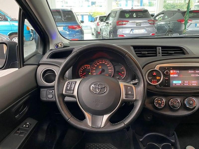 Toyota Yaris Yaris 1.0 5 porte Lounge - OK NEOPATENTATI - CATENA DI DISTR - GOMME 4 STAG