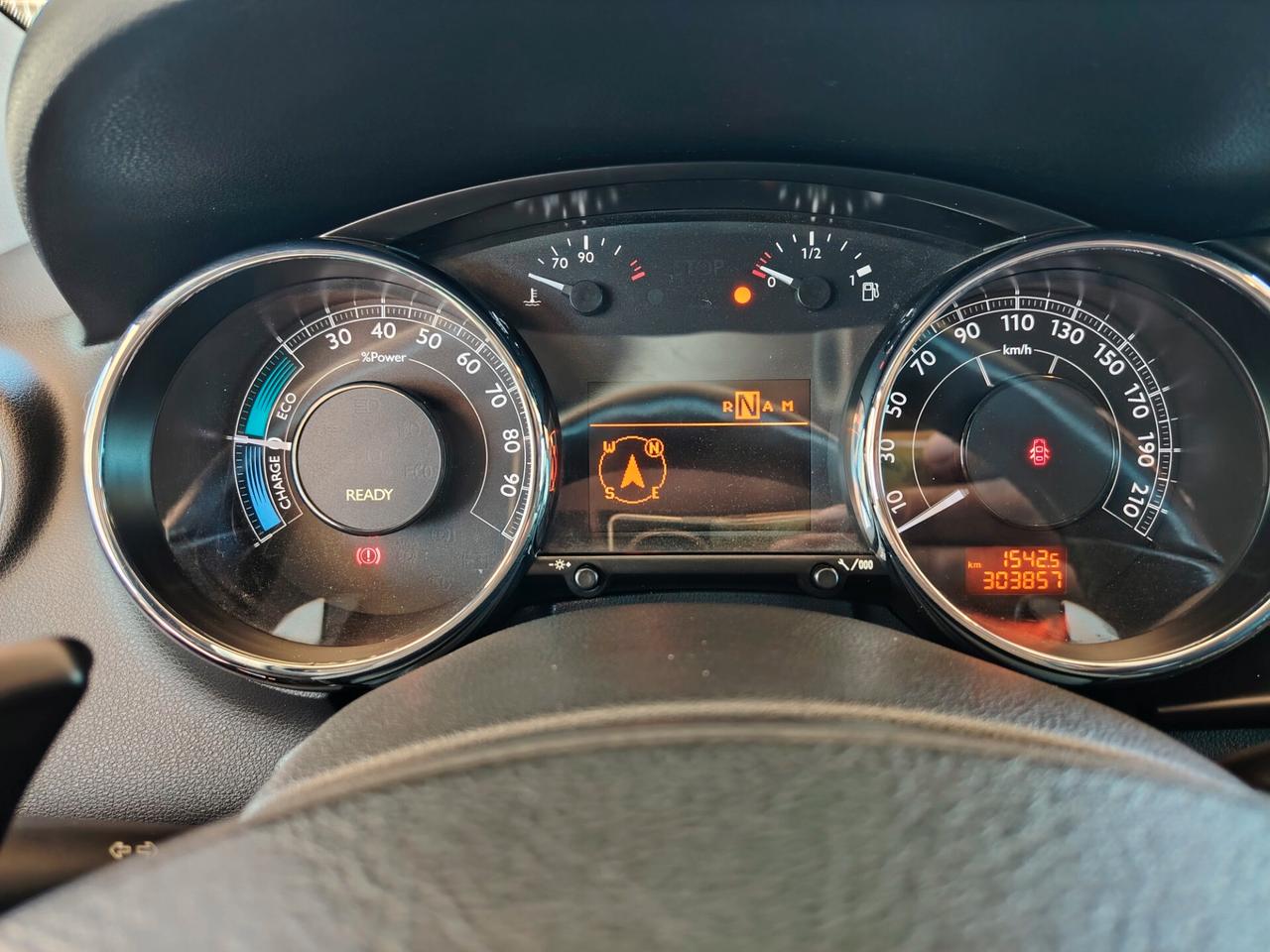 Peugeot 3008 HYbrid4 diesel full opt.