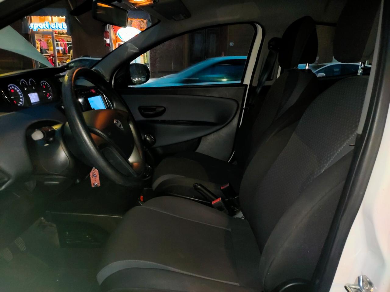 Lancia Ypsilon 1.2 69 CV 5p. Silver Neopatentati