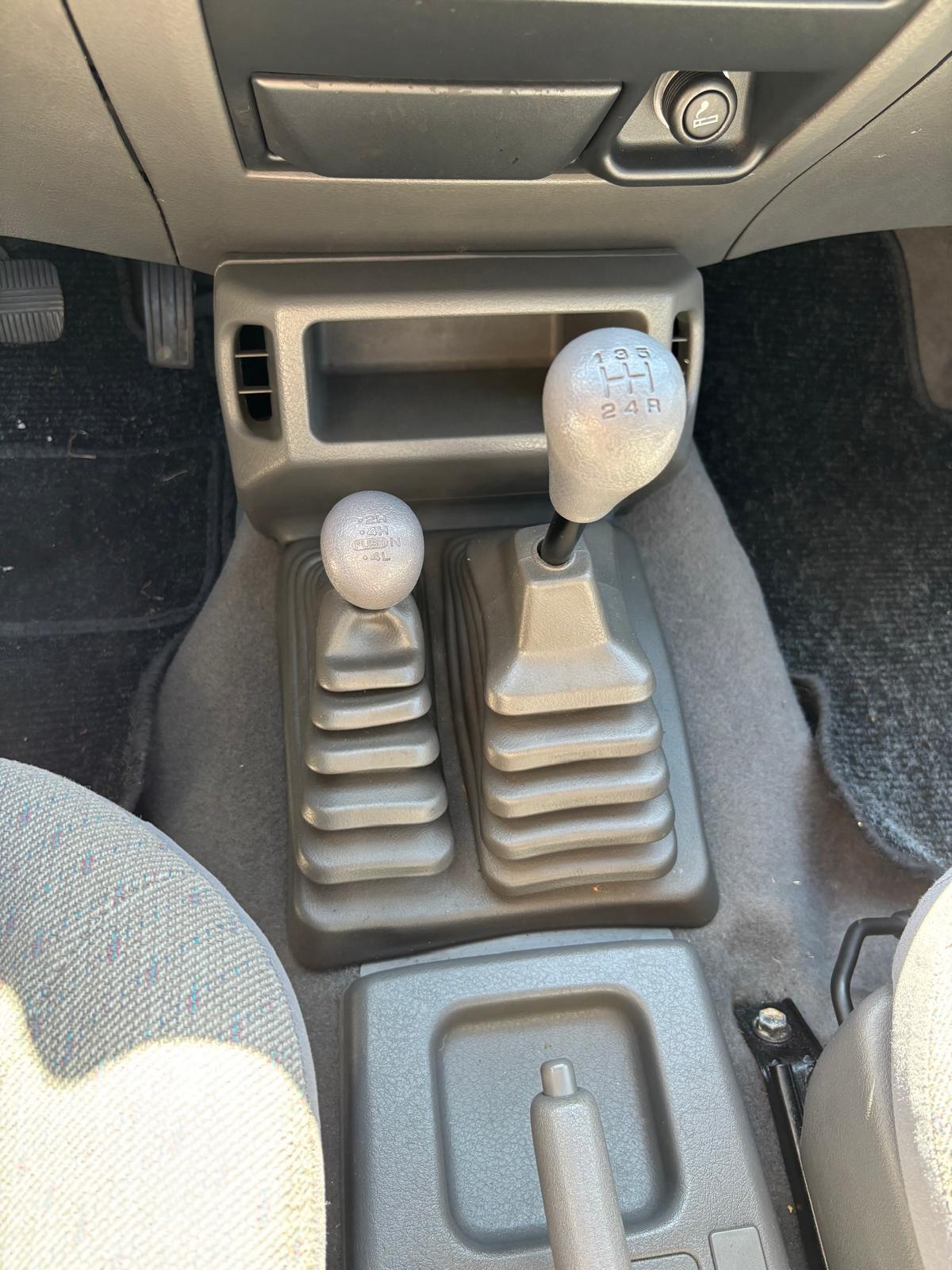 Nissan Terrano 2.4i alias Ford Maverick