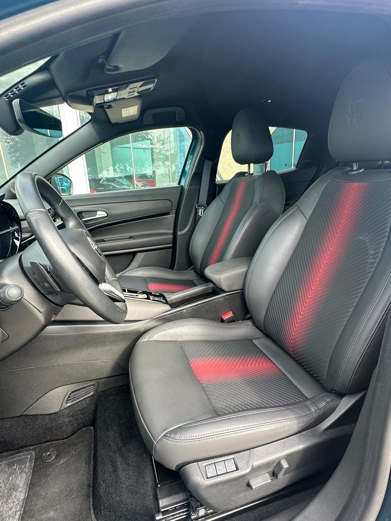 Alfa Romeo Junior 1.2 mhev 145cv possibilità noleggio no scoring
