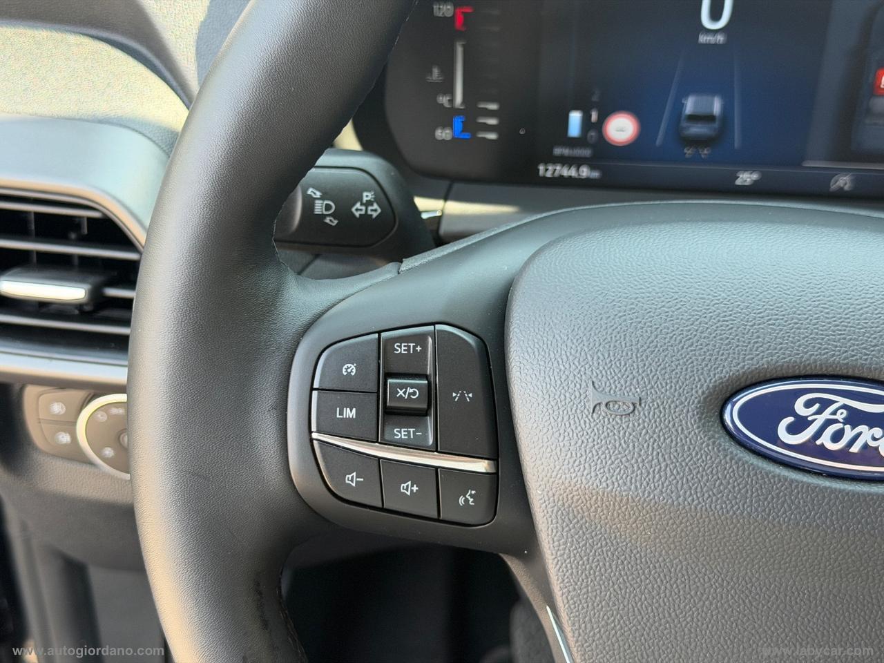 FORD Tourneo Courier 1.0 EcoBoost Titanium