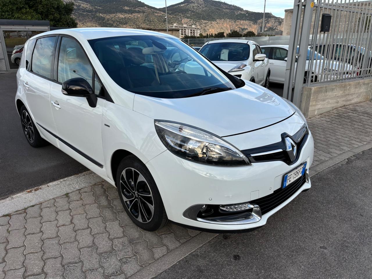 Renault Scenic Scénic XMod dCi 110 CV EDC Bose