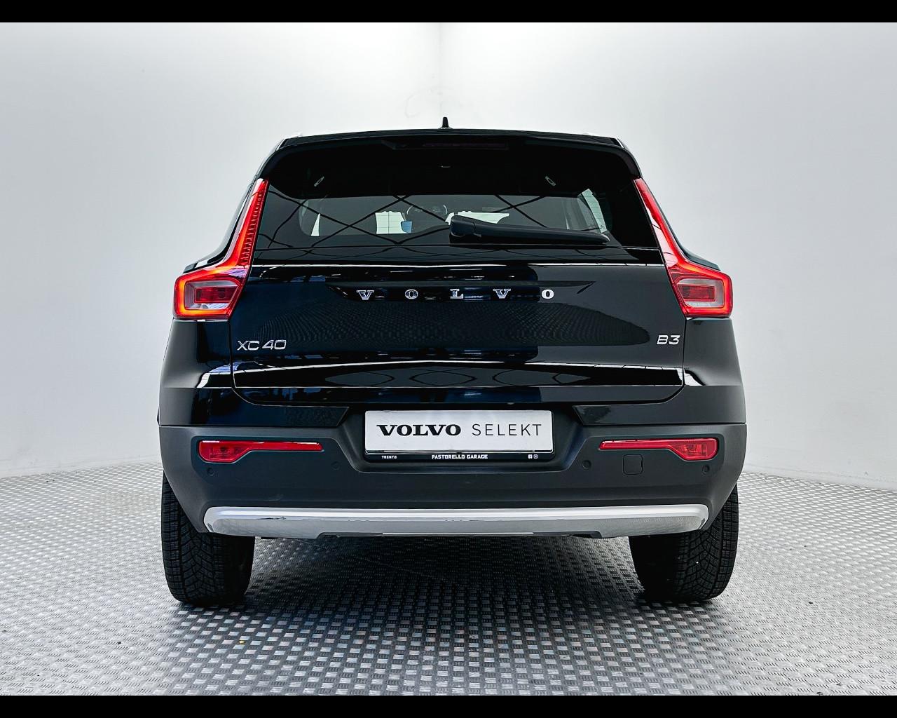 VOLVO XC40 (2017-->) - XC40 B3 automatico Core